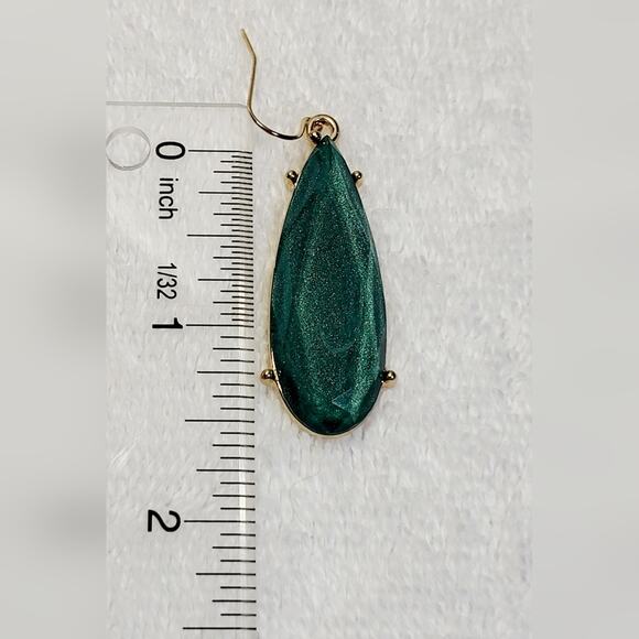Shimmery Emerald Green Long Teardrop Dangle Earrings / Pierced - Picture 6 of 9